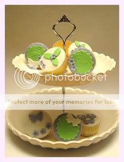 http://i996.photobucket.com/albums/af84/Liens28/Cupcakes/IMG_1347-border.jpg?t=1267123893