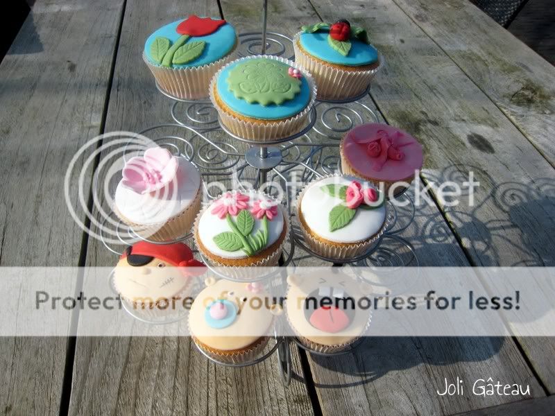 http://i996.photobucket.com/albums/af84/Liens28/Cupcakes/IMG_1363.jpg