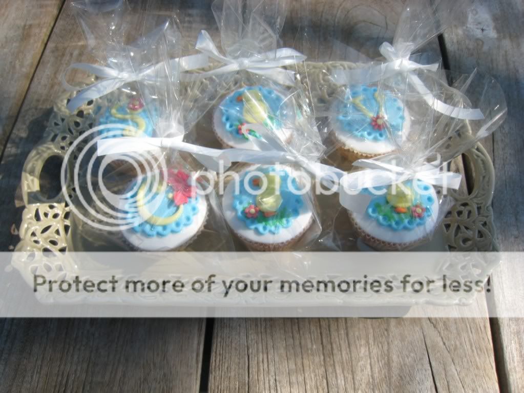 http://i996.photobucket.com/albums/af84/Liens28/Cupcakes/IMG_1746.jpg