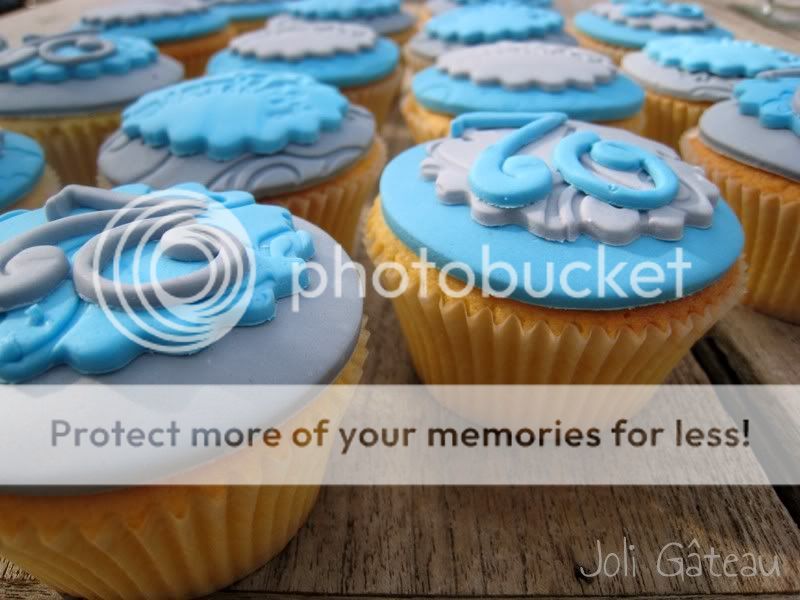 http://i996.photobucket.com/albums/af84/Liens28/Cupcakes/IMG_2169-1.jpg