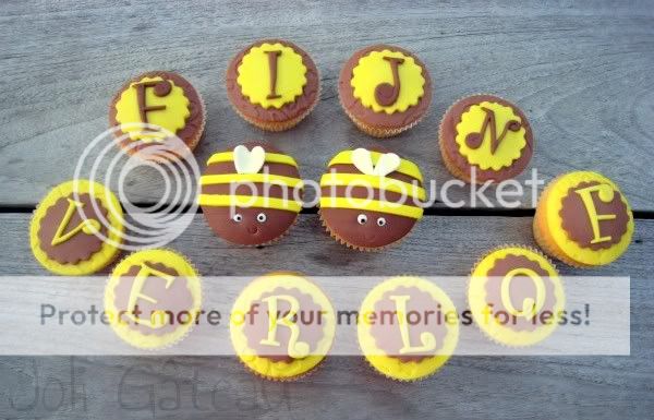 http://i996.photobucket.com/albums/af84/Liens28/Cupcakes/IMG_2709-1.jpg