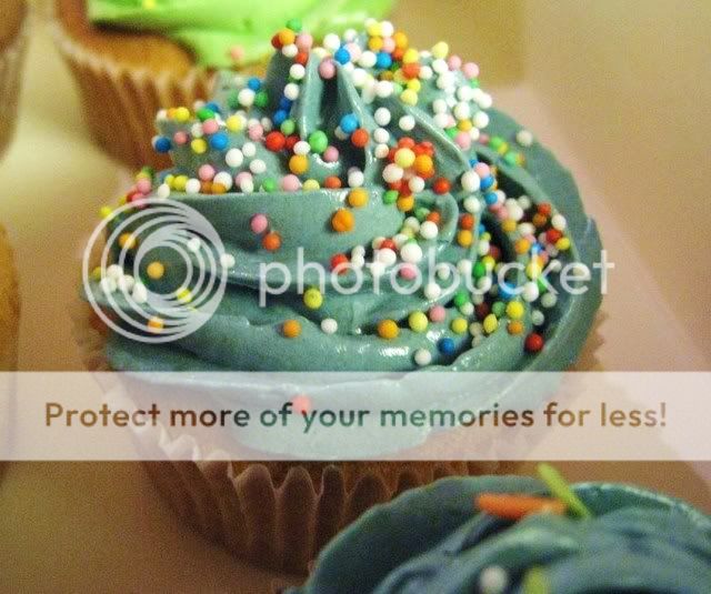 http://i996.photobucket.com/albums/af84/Liens28/Cupcakes/IMG_2906.jpg