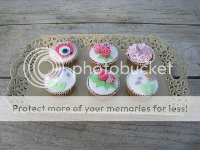 http://i996.photobucket.com/albums/af84/Liens28/Cupcakes/IMG_7931.jpg?t=1271176280