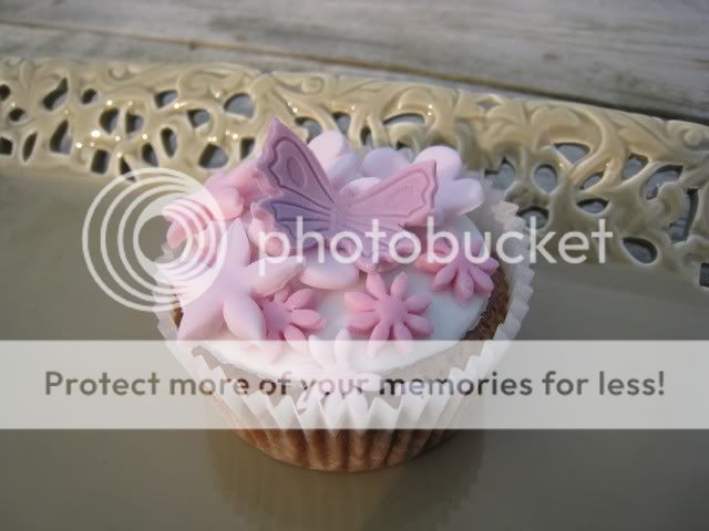 http://i996.photobucket.com/albums/af84/Liens28/Cupcakes/IMG_7960.jpg?t=1271176410