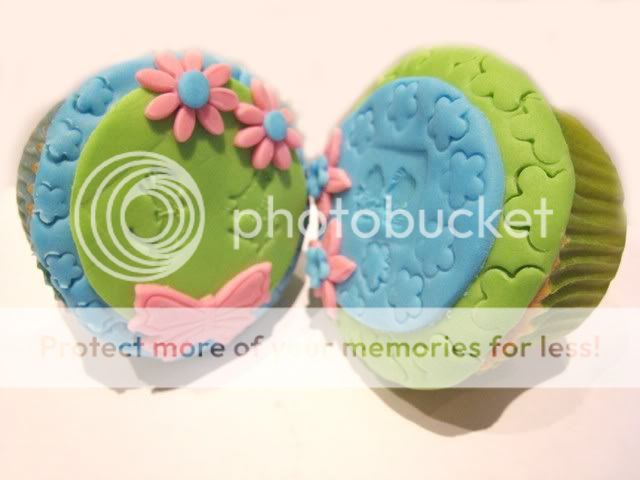 http://i996.photobucket.com/albums/af84/Liens28/Cupcakes/IMG_8319.jpg?t=1273242654