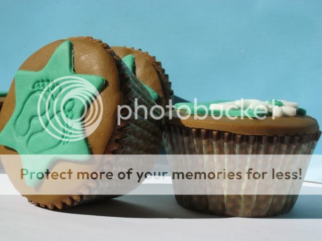 http://i996.photobucket.com/albums/af84/Liens28/Cupcakes/IMG_9295.jpg