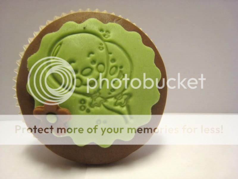 http://i996.photobucket.com/albums/af84/Liens28/Cupcakes/IMG_9699.jpg