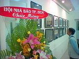 http://i996.photobucket.com/albums/af89/giang92-d/Giang92/Trien%20lam%207-12-2010/th_03.jpg